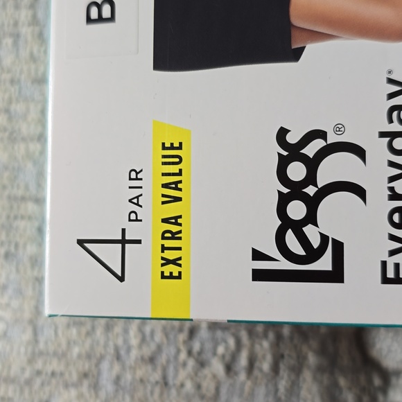 LEGGS BRAND WOMENS EVERYDAY REGULAR PANTYHOSE 5 PAIR NUDE SHEER TOE SIZE B - Picture 3 of 13